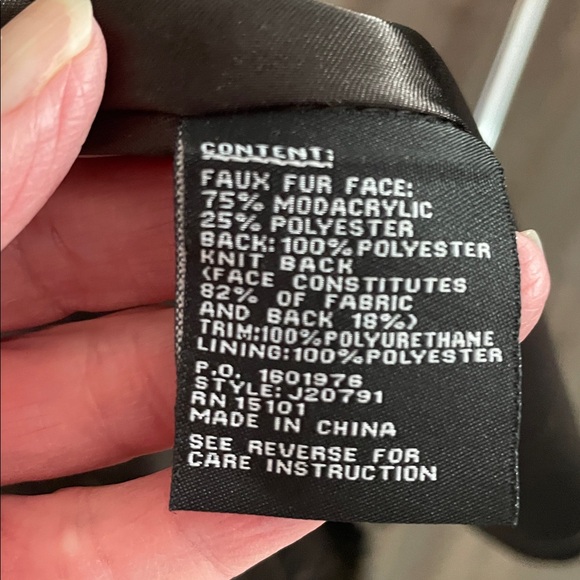 Jones New York Faux Fur coat - Picture 6 of 11